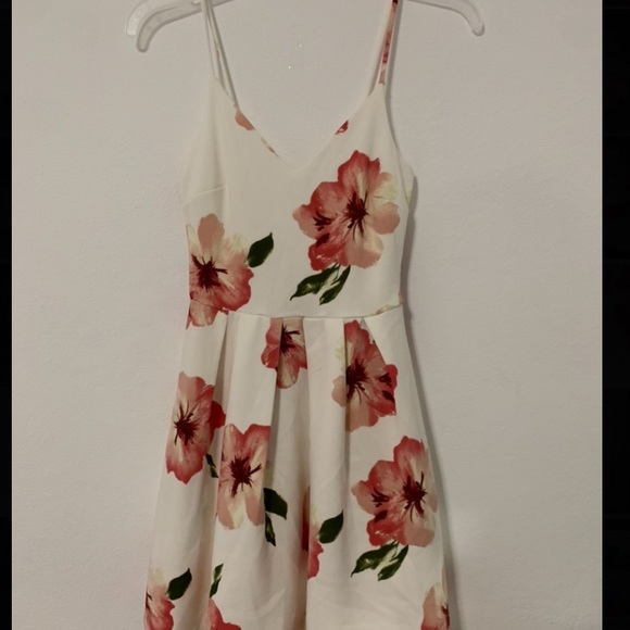 Women dress - Picture 1 of 2